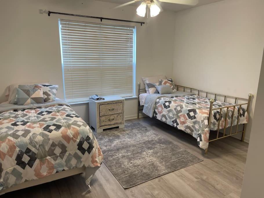 Willa Adorable 3Br/2Ba W/ Garage 2Min Walk Ecu Health Greenville Zewnętrze zdjęcie